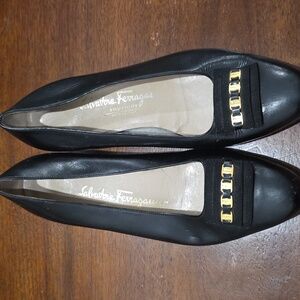 Vintage Authentic Salvatore Ferragamo Black Leather Flats. Women Size 7.5